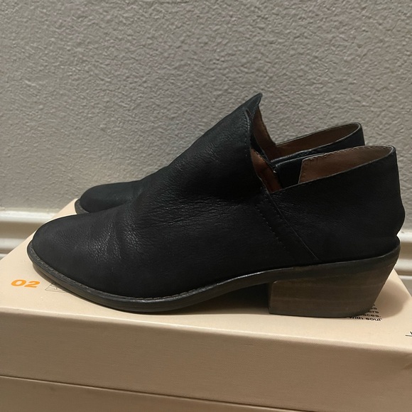 Lucky Brand Leather Ankle Boots - Picture 4 of 5